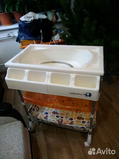 Пеленальный столик с ванночкой cosatto