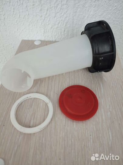 Патрубок сливной для еврокуба.Еврокуб.Комлектующие