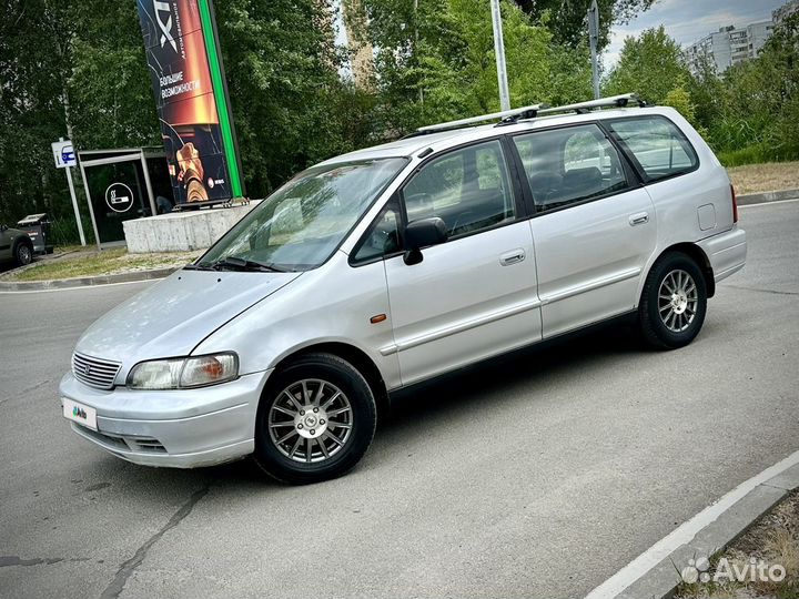 Honda Shuttle надпись