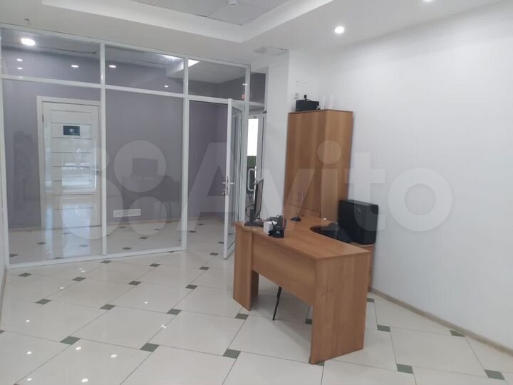 Продам Офис на первом этаже 100 м²