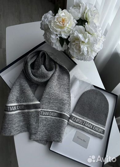 Комплект Cristian Dior шапка и шарф
