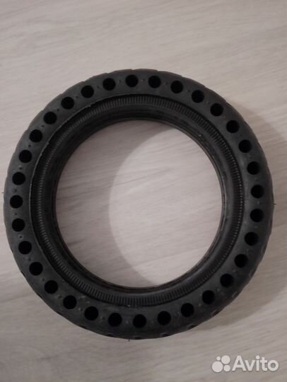 Литая бескамерная покрышка для самоката