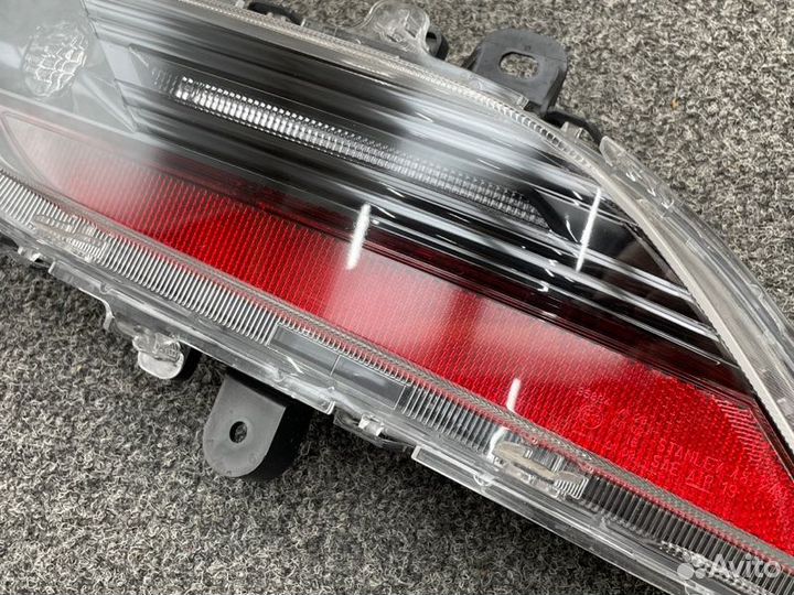 Стоп-сигнал задний правый Toyota Venza axuh85