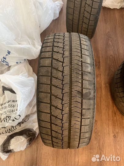 Bridgestone Blizzak VRX 225/45 R17 и 245/40 R17 91S
