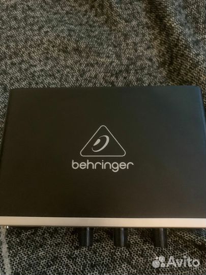 Звуковая карта Behringer UMC22
