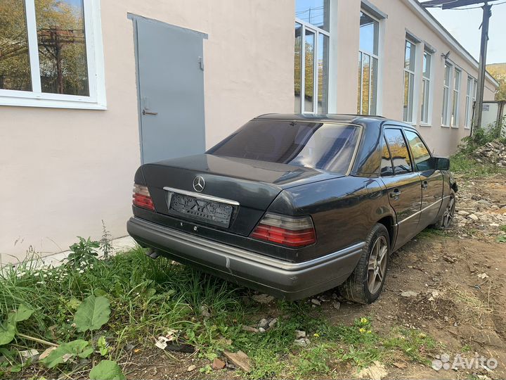 В Разборе Mercedes Benz W124 200E