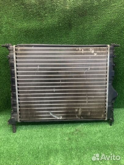 Радиатор охлаждения Рено Логан -1