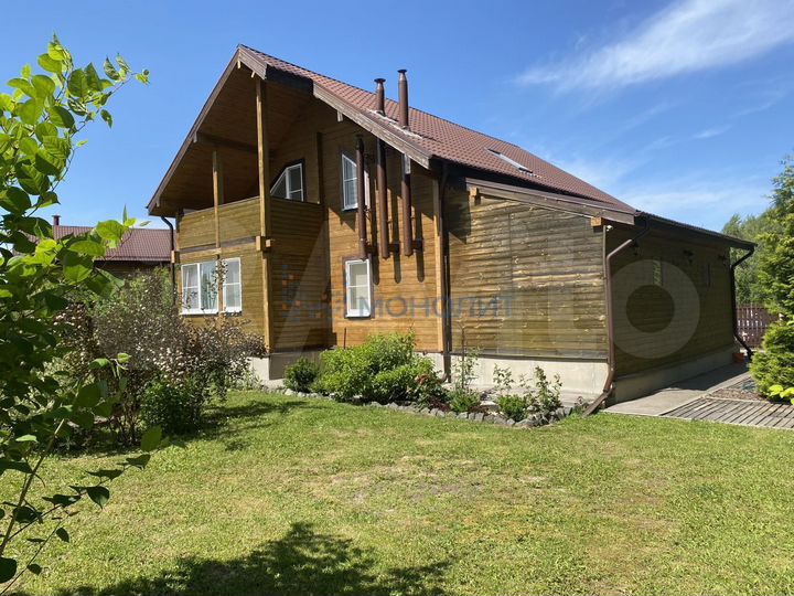 Дом 211 м² на участке 15 сот.