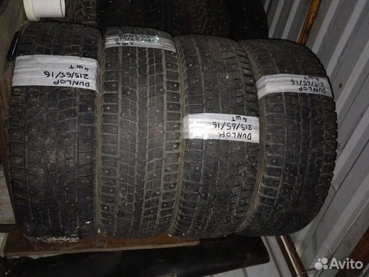 Dunlop SP Winter Ice 01 215/65 R16 102T