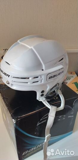 Хоккейный шлем