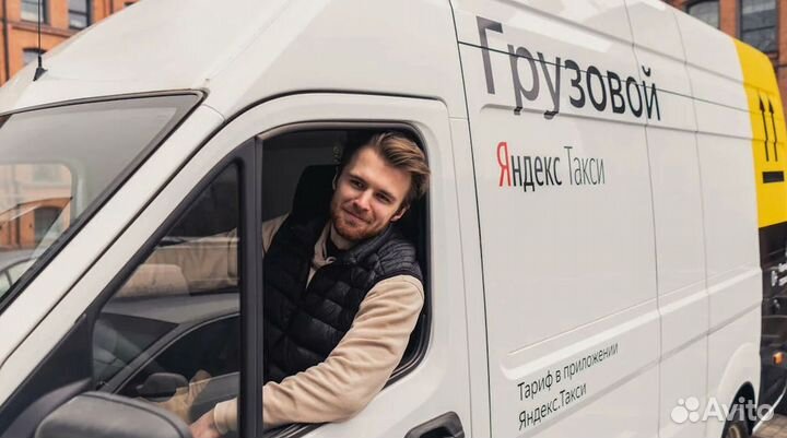 Водитель на личном грузовом автомобили