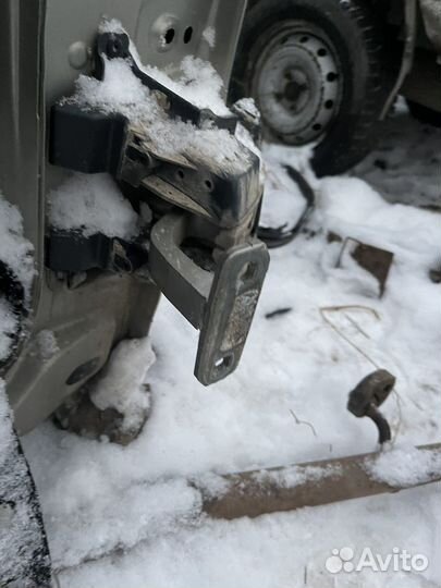 Петли крыши,двери багажника LADA Largus