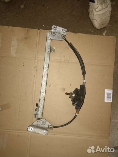 Стеклоподъемник мех задний левый Audi 100