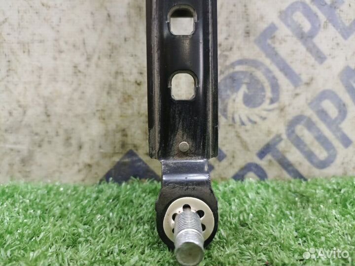 Регулятор ремня безопасности правый Nissan Murano