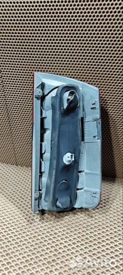 Фонарь задний левый Toyota Noah AZR60G 1azfse 2006