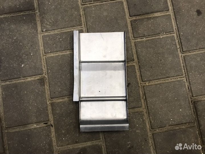 Накладка правой стойки Фольксваген Транспортер Т4