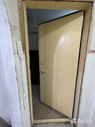 Продам входную металлическую дверь