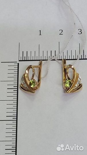 Золотые серьги с камнем