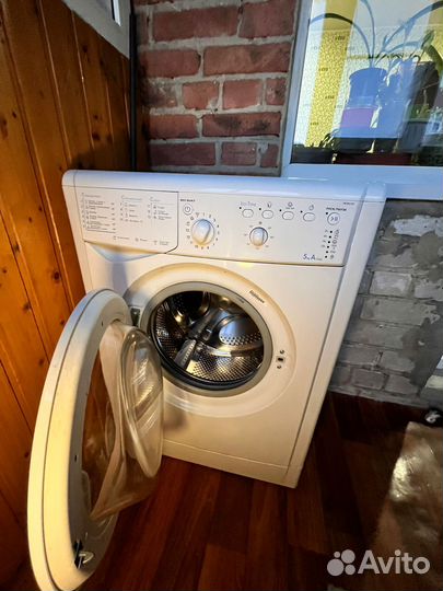 Стиральная машина Indesit iwsb 5085 белая на 5 кг