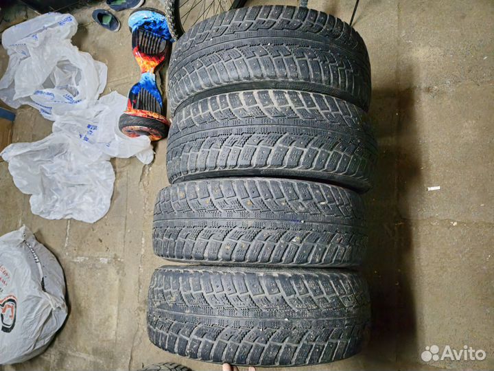 Kumho I'Zen RV Asymmetric 215/60 R17