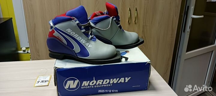 Лыжные ботинки