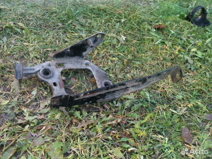 Крепление акб Форд Фокус 1 2004г