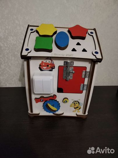 Развивающие игрушки. Бизиборд