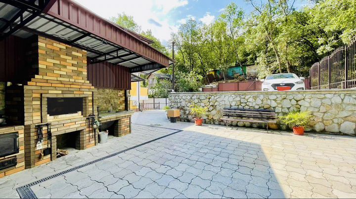 Дом 221 м² на участке 4,7 сот.