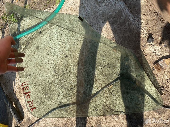 Пежо 308 стекло в Заднию левую дверь