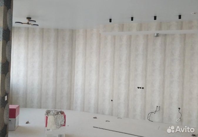 Поклейка обоев подготовка стен. Разводка электрик