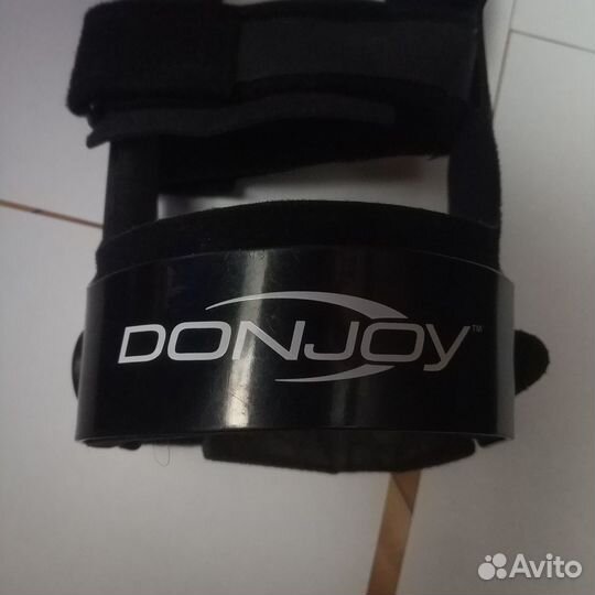 Жёсткий ортез коленный Donjoy 4Titude (Левый)