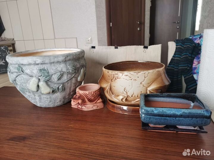 Горшок из глины с уникальной лепкой