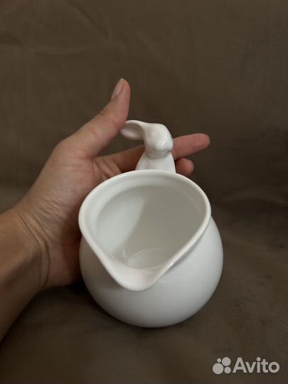 Молочник с кроликом фарфор claystreet