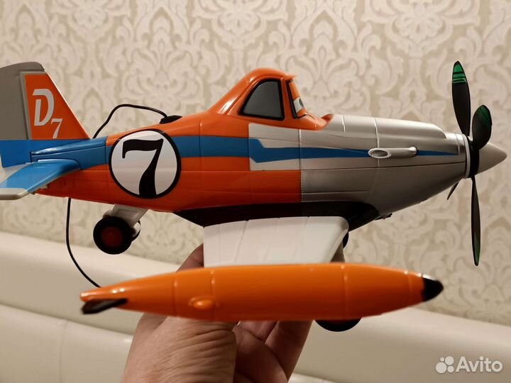 Радиоуправляемый самолет