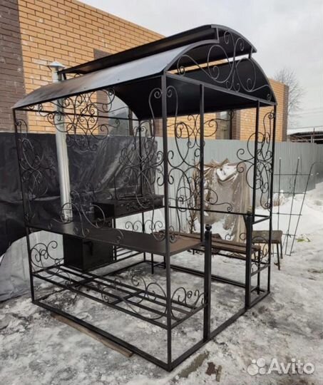 Мангал с крышей
