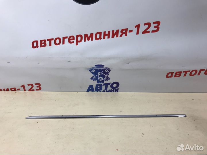 Молдинг двери задний правый Mercedes C200 W204