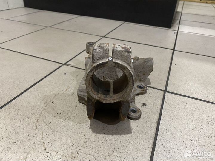 Поворотный кулак задний левый Ford Mondeo 3