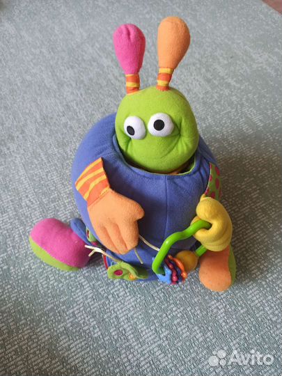 Мягкие игрушки и 2 книжки в одни руки