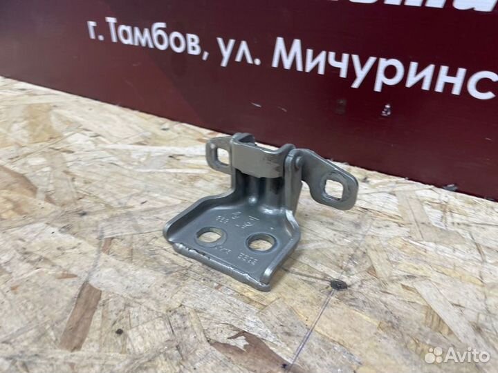 Петля двери Renault Logan