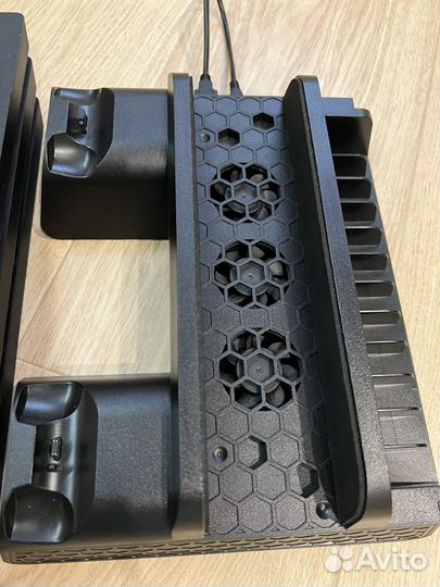 Sony playstation 4 PS4 pro 1tb(почти новый)