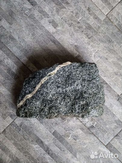 Камень в аквариум