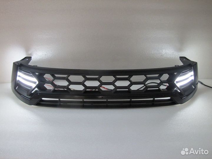 Решетка Hilux Pick Up 2015 + с ходовыми огнями