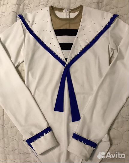 Костюм для выступлений по фигурному катанию