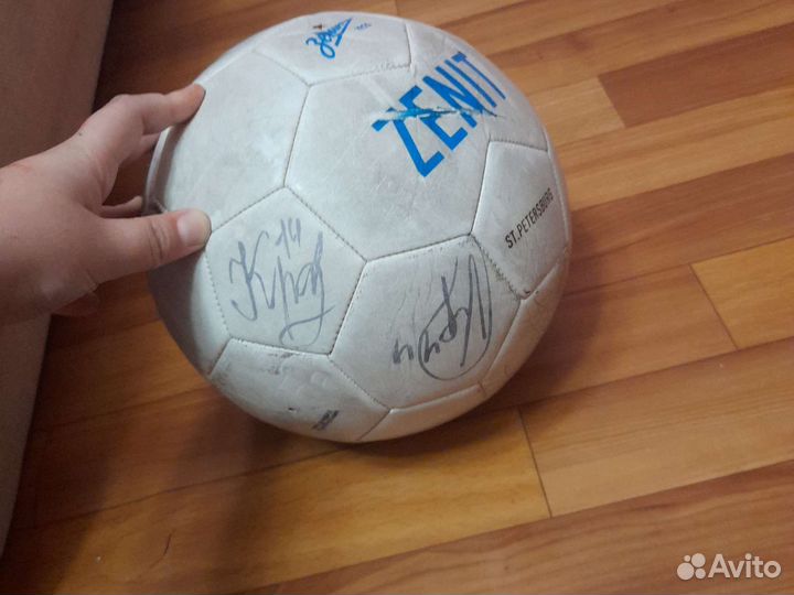 Мяч зенита с подписями игроков зенита
