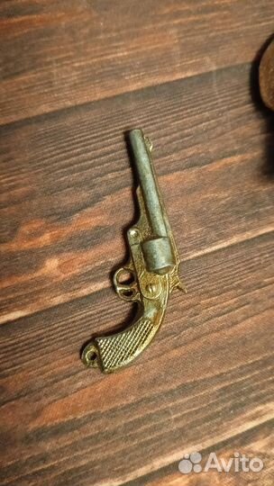 Брелки СССР пистолет