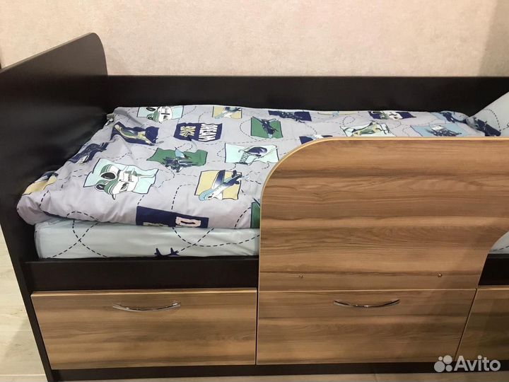 Детская кровать с бортиком