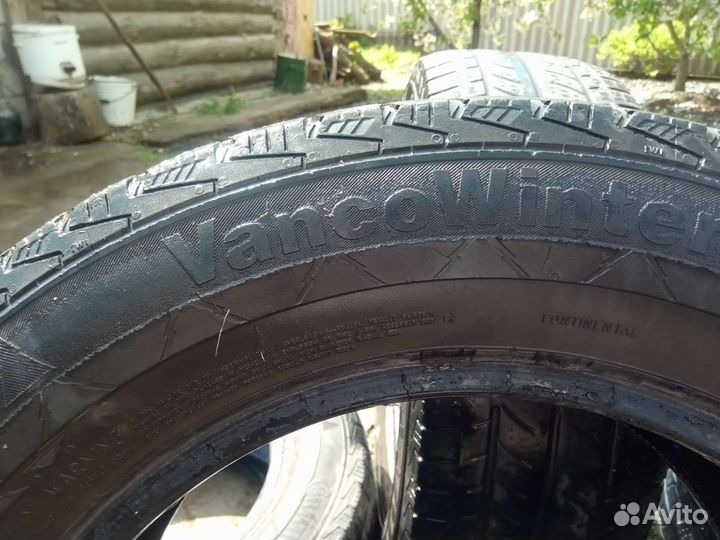 Continental VancoWinter 2 215/65 R16