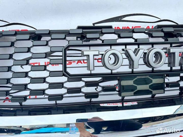 Решетка радиатора Toyota Tundra
