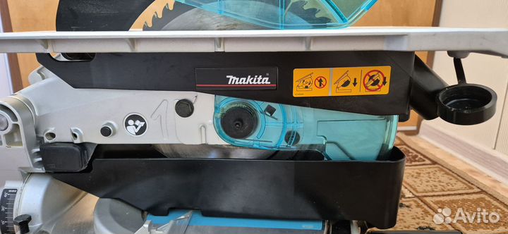 Комбинированная торцовочная пила Makita LH1040