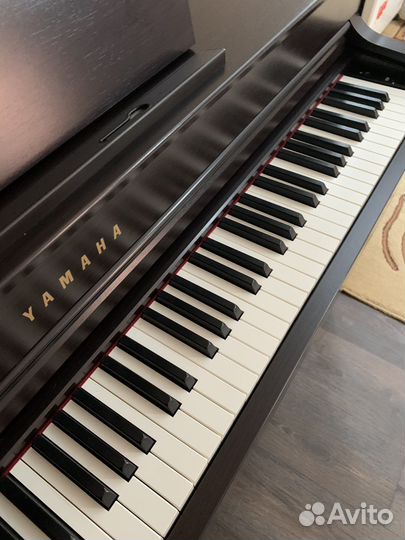 Цифровое пианино Yamaha CLP-635r